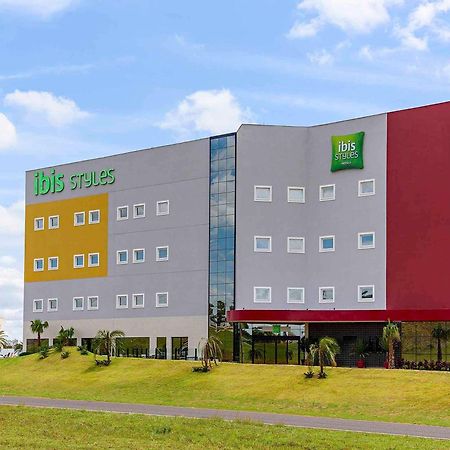 ホテル Ibis Styles ビリグイ エクステリア 写真