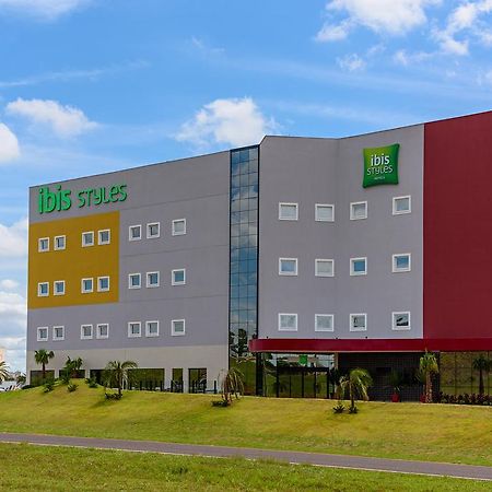 ホテル Ibis Styles ビリグイ エクステリア 写真