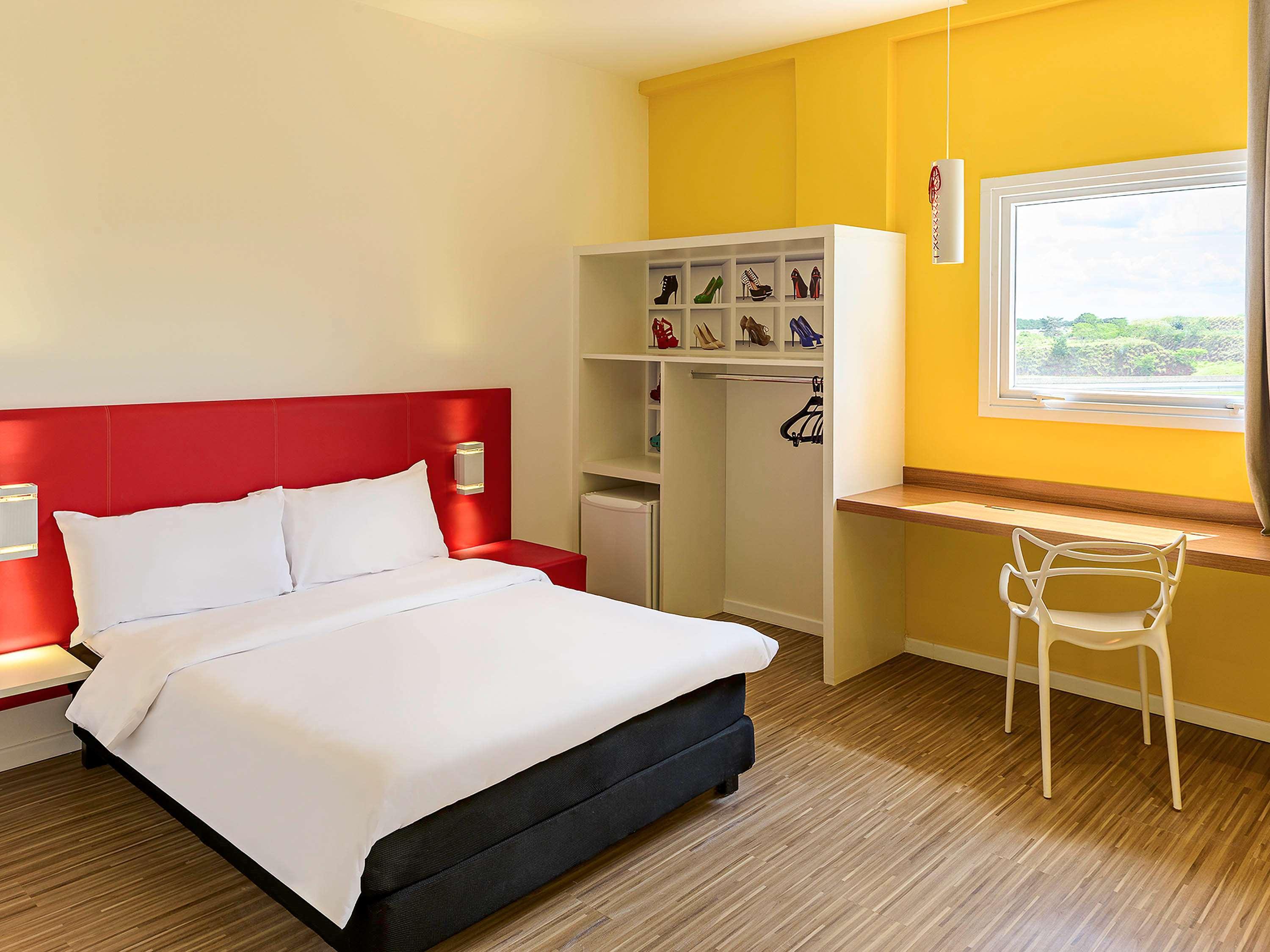 ホテル Ibis Styles ビリグイ エクステリア 写真