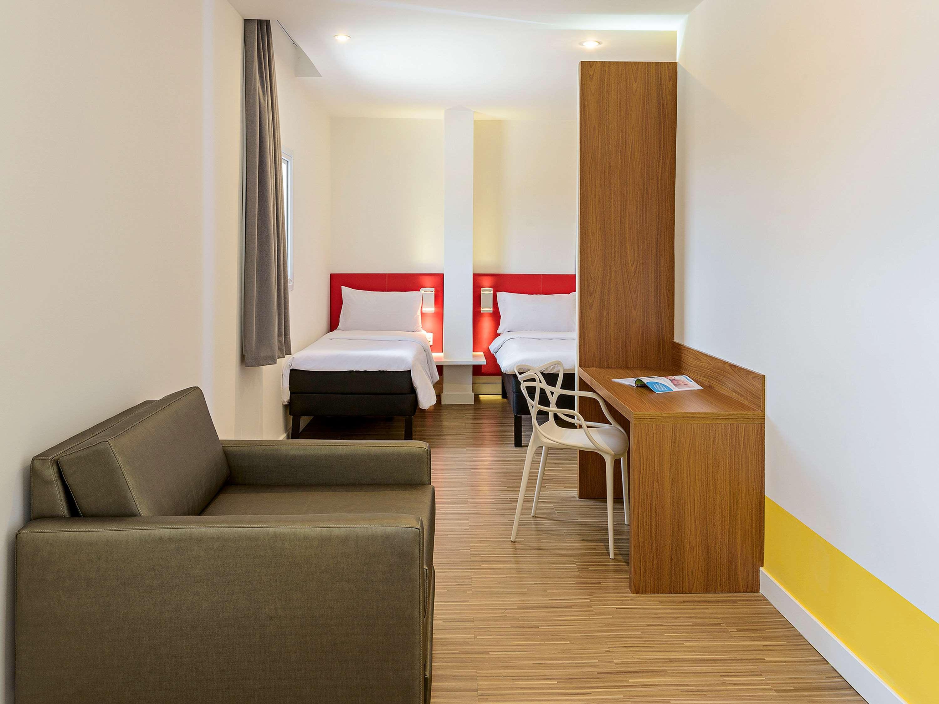 ホテル Ibis Styles ビリグイ エクステリア 写真