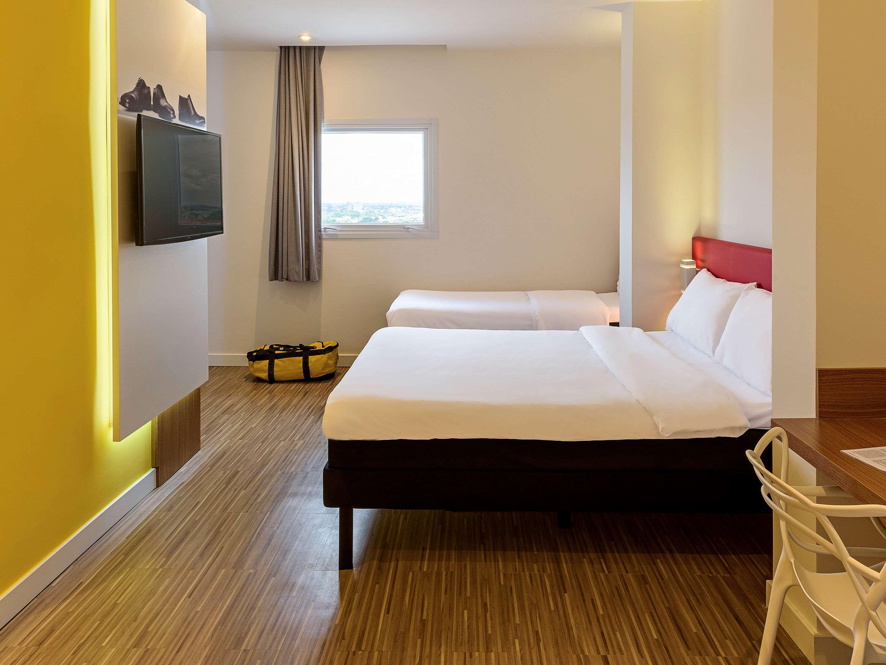 ホテル Ibis Styles ビリグイ エクステリア 写真