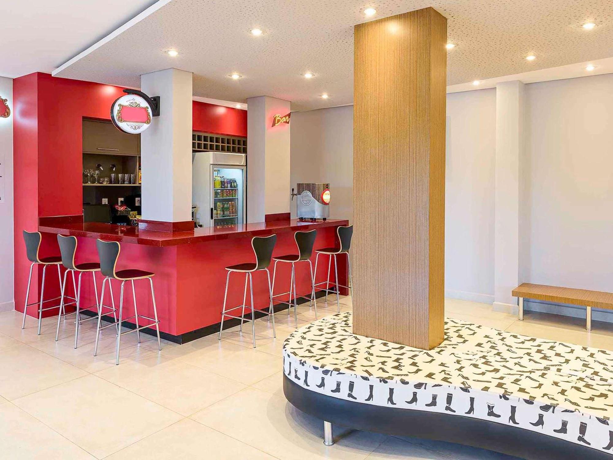 ホテル Ibis Styles ビリグイ エクステリア 写真