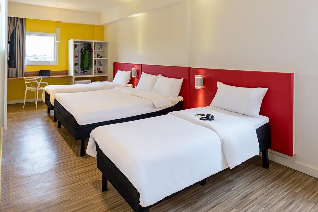 ホテル Ibis Styles ビリグイ エクステリア 写真