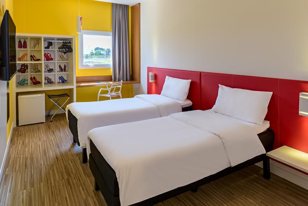 ホテル Ibis Styles ビリグイ エクステリア 写真