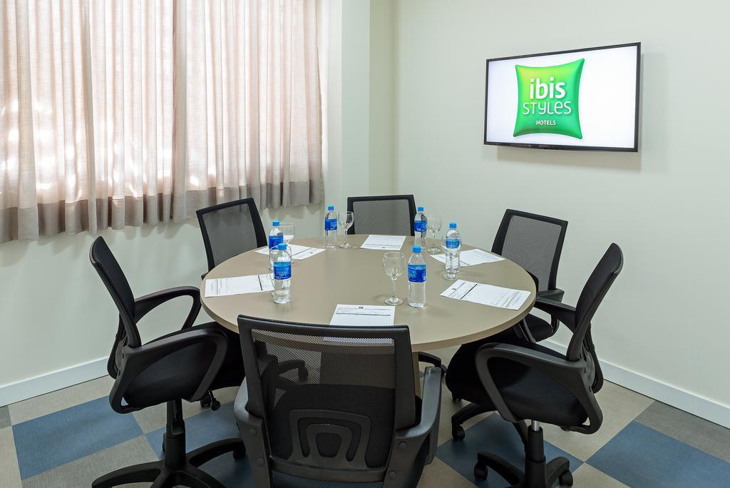 ホテル Ibis Styles ビリグイ エクステリア 写真