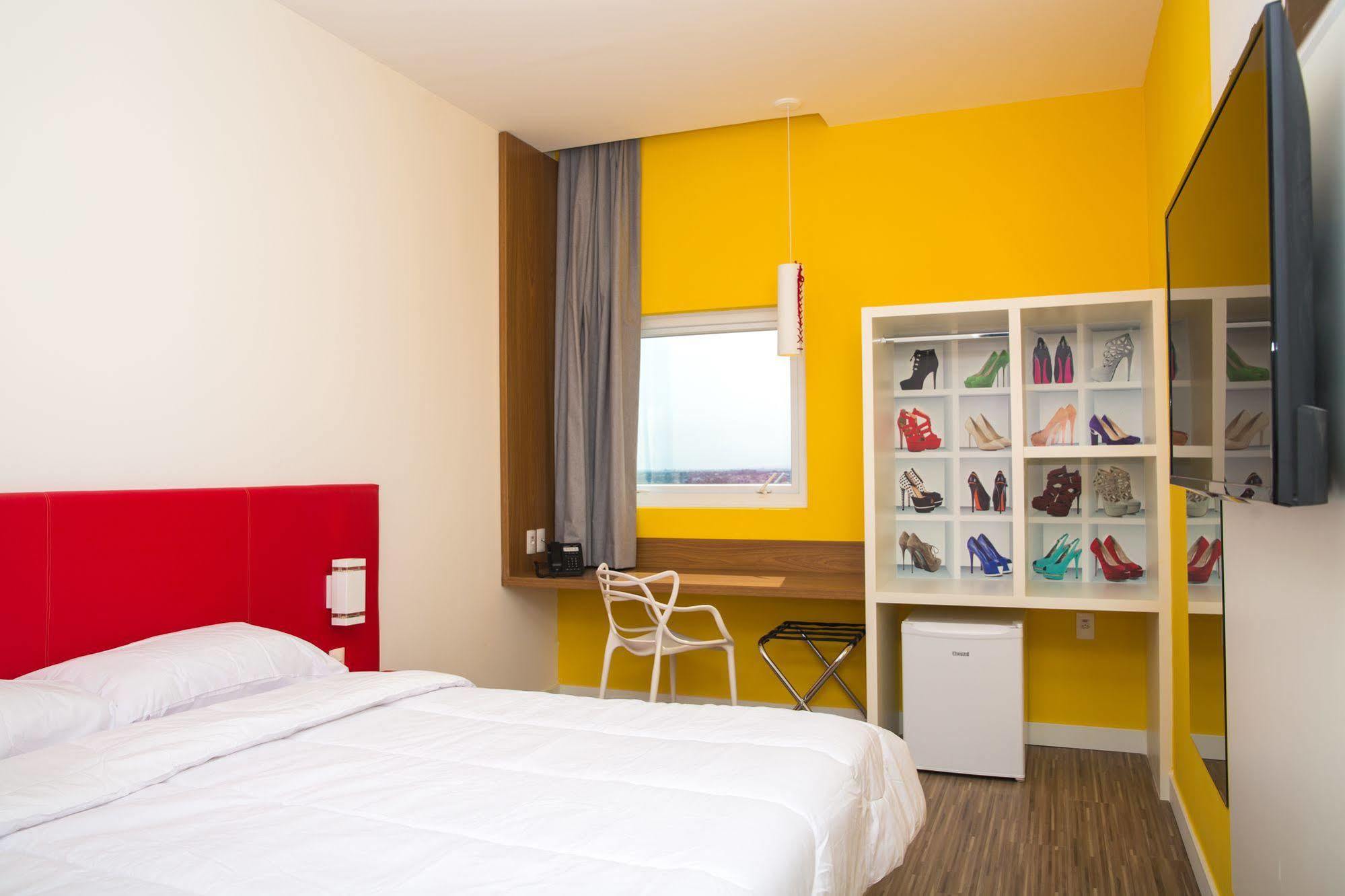 ホテル Ibis Styles ビリグイ エクステリア 写真