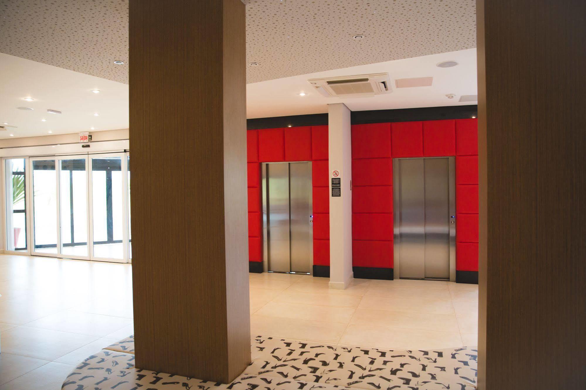 ホテル Ibis Styles ビリグイ エクステリア 写真