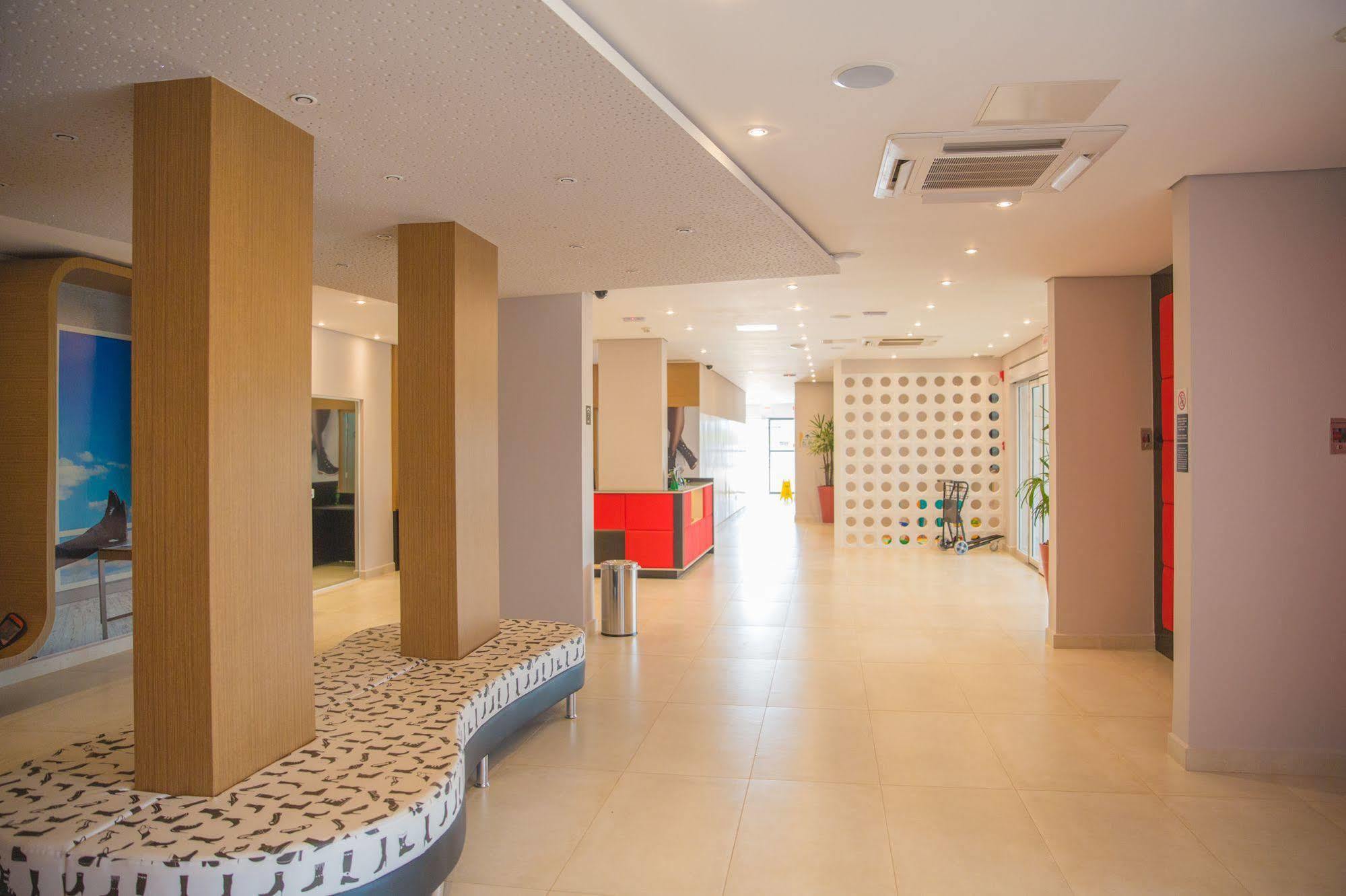ホテル Ibis Styles ビリグイ エクステリア 写真